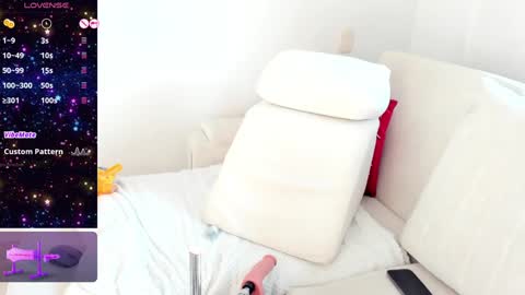 Snapshot of sophie_evanss_ chatting on January 12, 9:40 pm online show from January 12, 9:40 pm