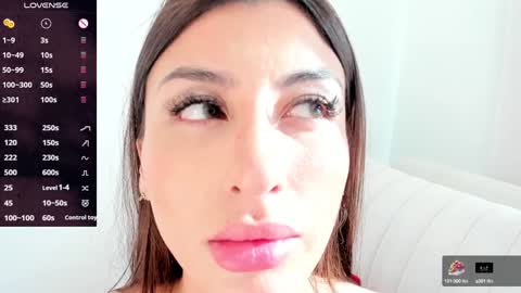 Snapshot of sophie_evanss_ chatting on January 21, 11:02 pm online show from January 21, 11:02 pm