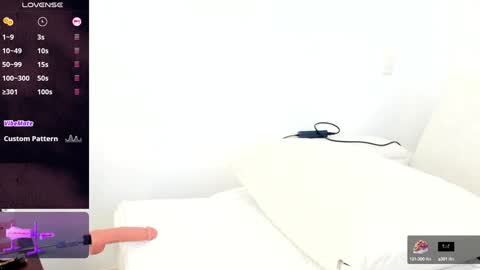 Snapshot of sophie_evanss_ chatting on February 1, 10:44 pm online show from February 1, 10:44 pm