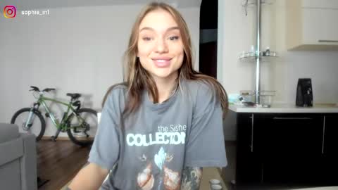 Snapshot of sophie_in chatting on May 8, 5:46 am Sonya online show from May 8, 5:46 am