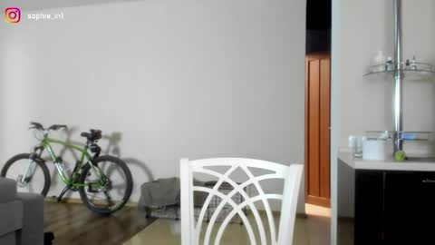 Snapshot of sophie_in chatting on May 29, 5:27 am Sonya online show from May 29, 5:27 am