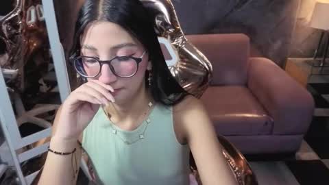 sophie_jones_b online show from February 12, 12:44 pm