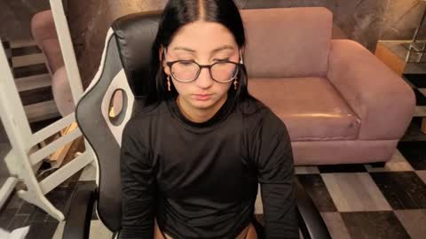 sophie_jones_b online show from February 20, 2:39 pm