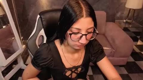 sophie_jones_b online show from March 18, 12:52 pm