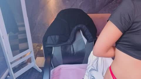 sophie_jones_b online show from April 22, 12:39 pm