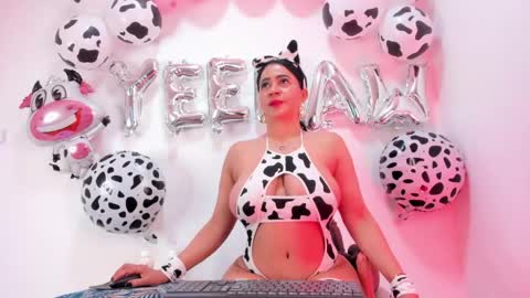 Snapshot of sophie_newton chatting on June 5, 12:33 pm sophie_newton online show from June 5, 12:33 pm