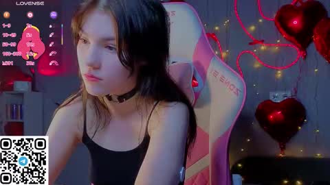 sophie_nomenal_ online show from February 12, 4:29 am
