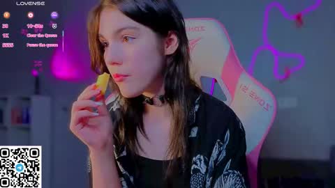 sophie_nomenal_ online show from March 26, 9:20 pm