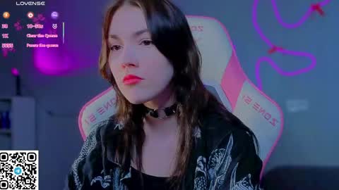 sophie_nomenal_ online show from April 4, 1:19 pm