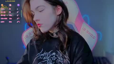 sophie_nomenal_ online show from May 28, 1:30 pm