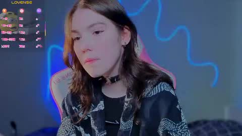 sophie_nomenal_ online show from June 20, 10:40 am