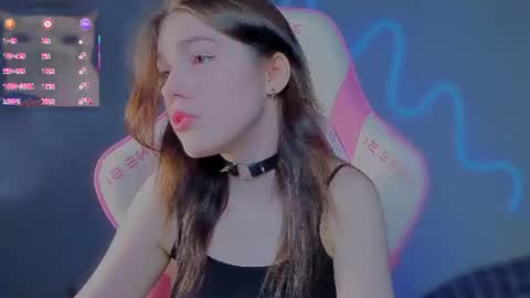Snapshot of sophie_nomenal_ chatting on July 12, 10:23 pm sophie_nomenal_ online show from July 12, 10:23 pm