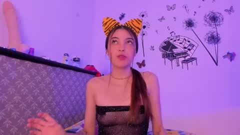 Snapshot of sophie_vega1 chatting on April 29, 10:49 pm Sophie online show from April 29, 10:49 pm