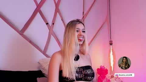 Sophie online show from March 22, 8:01 pm