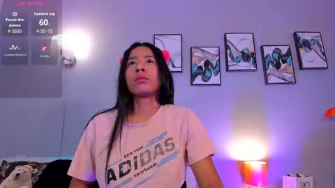 Snapshot of sophie_w1 chatting on November 24, 12:16 pm sophie_w1 online show from November 24, 12:16 pm