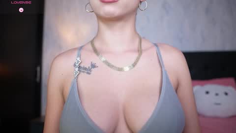  Sophie  online show from January 19, 1:09 am