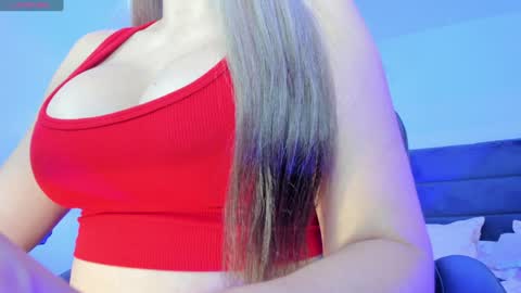 Snapshot of sophiebarnett_ chatting on February 3, 12:15 am Sophie online show from February 3, 12:15 am