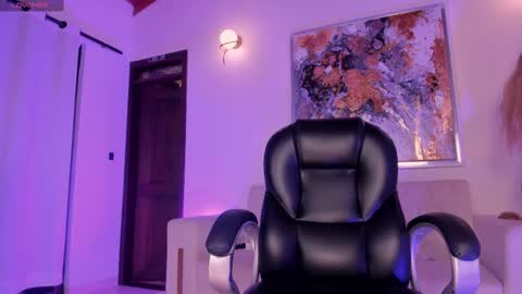 Snapshot of sophiebarnett_ chatting on February 14, 11:42 pm Sophie online show from February 14, 11:42 pm