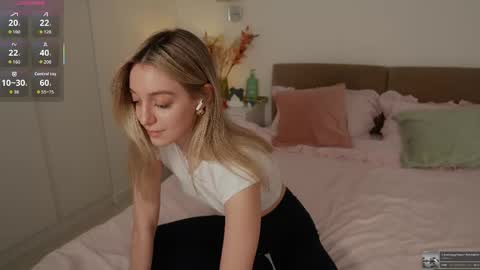 sophiebelll online show from April 9, 10:53 am