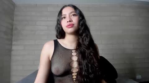 sophiebellucci online show from February 17, 9:39 am