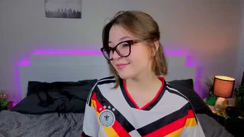 Snapshot of sophieblush chatting on June 27, 8:30 am Sophia online show from June 27, 8:30 am