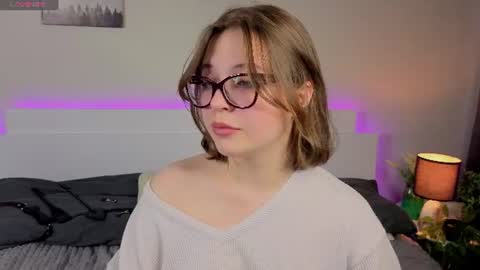 Snapshot of sophieblush chatting on July 3, 9:59 am Sophia online show from July 3, 9:59 am