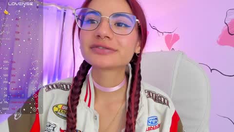 Snapshot of sophiecherry_ chatting on December 5, 9:28 pm   Sophie  IG sophiecherry es   online show from December 5, 9:28 pm