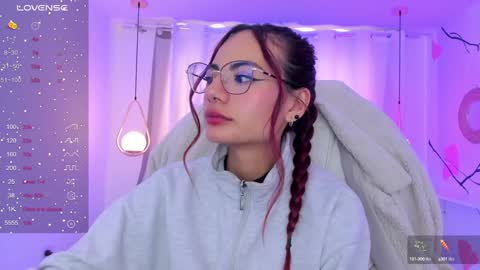 Snapshot of sophiecherry_ chatting on December 9, 8:33 pm   Sophie  IG sophiecherry es   online show from December 9, 8:33 pm
