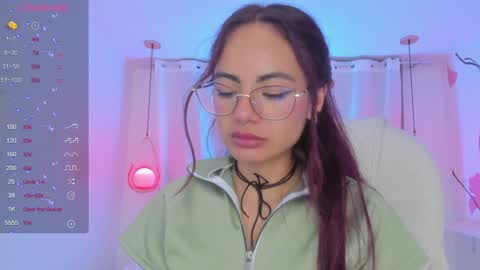 Snapshot of sophiecherry_ chatting on December 27, 10:59 pm   Sophie  IG sophiecherry es   online show from December 27, 10:59 pm