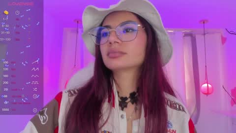 Snapshot of sophiecherry_ chatting on December 28, 9:08 pm   Sophie  IG sophiecherry es   online show from December 28, 9:08 pm