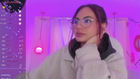 Snapshot of sophiecherry_ chatting on December 30, 8:58 pm   Sophie  IG sophiecherry es   online show from December 30, 8:58 pm