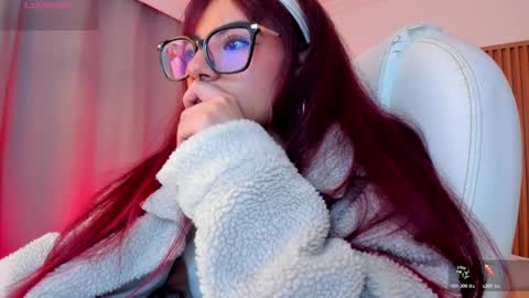 Snapshot of sophiecherry_ chatting on November 24, 10:42 pm Sophie IG sophiecherry es online show from November 24, 10:42 pm