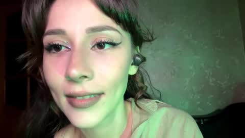 Snapshot of sophiedescoteaux chatting on October 22, 9:03 pm Mira online show from October 22, 9:03 pm