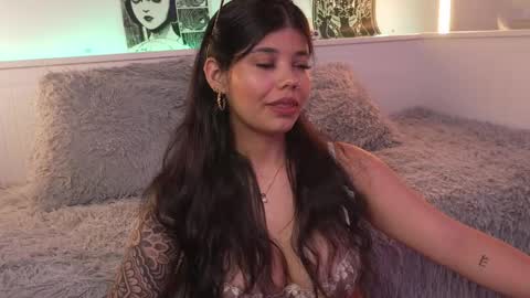 Snapshot of sophiee_art chatting on April 29, 9:21 pm Sophiee online show from April 29, 9:21 pm