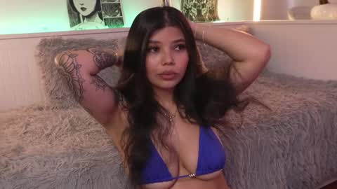 Snapshot of sophiee_art chatting on May 4, 8:16 pm Sophiee online show from May 4, 8:16 pm