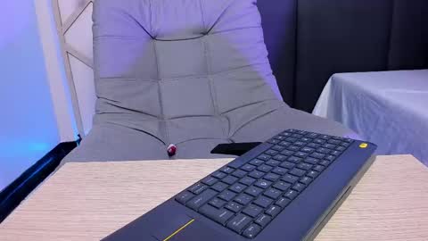 sophieharris__ online show from February 12, 12:48 am