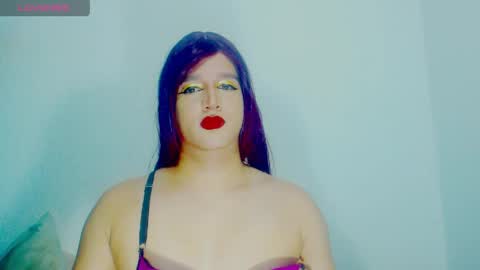 Snapshot of sophiehillsxo chatting on May 7, 3:23 am sophiehillsxo online show from May 7, 3:23 am