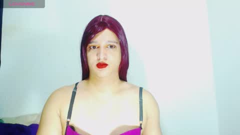 Snapshot of sophiehillsxo chatting on May 23, 10:30 am sophiehillsxo online show from May 23, 10:30 am