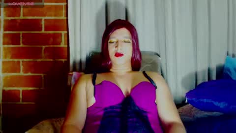 Snapshot of sophiehillsxo chatting on August 7, 12:12 am sophiehillsxo online show from August 7, 12:12 am