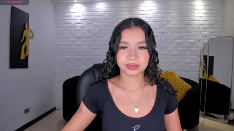 Snapshot of sophiehouston_ chatting on December 17, 4:29 am Sophie Houston online show from December 17, 4:29 am