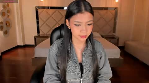 Sophie Houston online show from April 22, 3:31 am