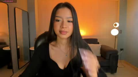 Sophie Houston online show from June 9, 2:45 am