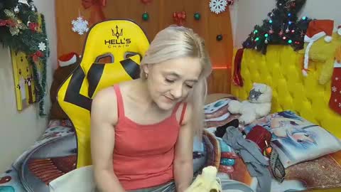 sophiekittyy online show from January 4, 10:38 am