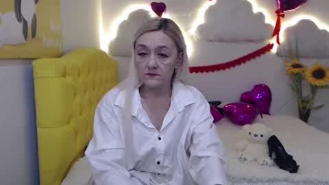 sophiekittyy online show from February 16, 10:32 am