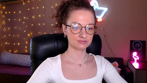 sophieleroux online show from April 12, 11:15 am