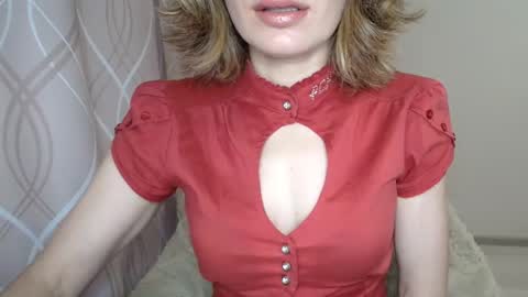 Snapshot of sophiemisss chatting on October 17, 8:39 am Sophiemisss online show from October 17, 8:39 am