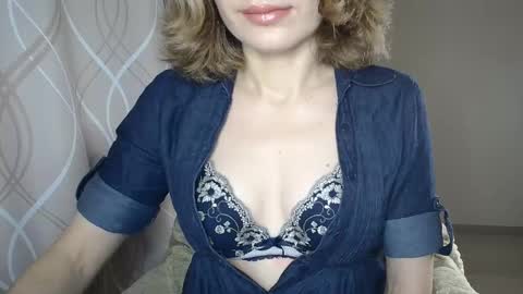 Snapshot of sophiemisss chatting on October 27, 7:45 am Sophiemisss online show from October 27, 7:45 am