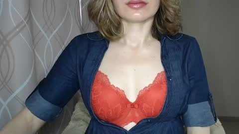 Snapshot of sophiemisss chatting on April 27, 6:11 am Sophiemisss online show from April 27, 6:11 am