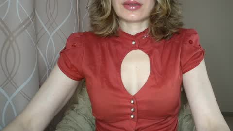 Snapshot of sophiemisss chatting on May 9, 6:29 am Sophiemisss online show from May 9, 6:29 am
