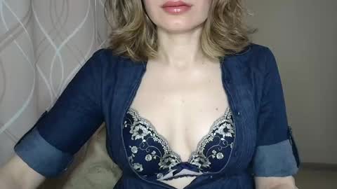 Snapshot of sophiemisss chatting on May 10, 7:13 am Sophiemisss online show from May 10, 7:13 am